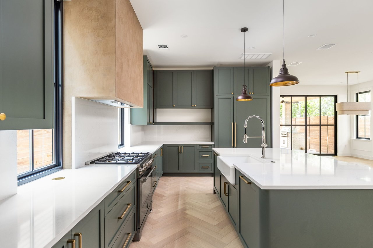 1208 Brentwood St