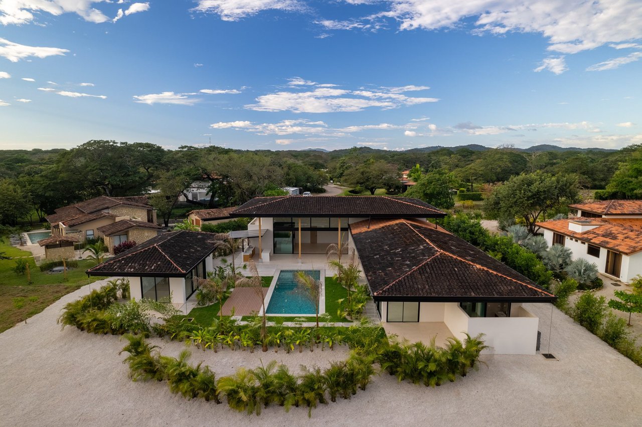 Casa Everly | Luxurious 5-Bedroom Tropical Sanctuary in Hacienda Pinilla, Costa Rica