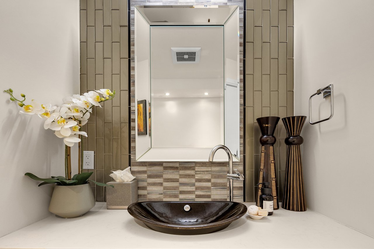 827 Lake Street S Unit: 205