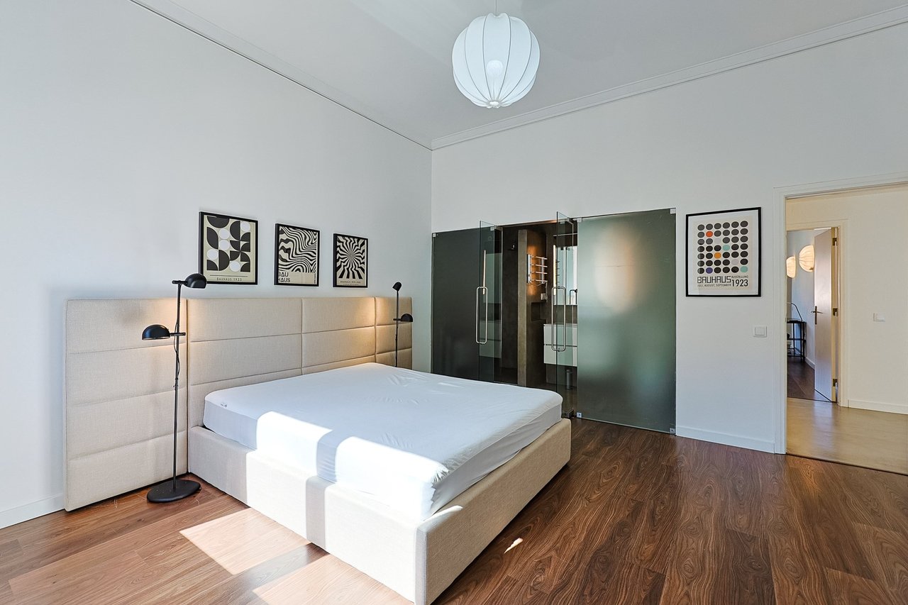 Stylish Renovated 5-Bedroom Villa with Pool in Monte Estoril’s Prestigious Avenida de Portugal