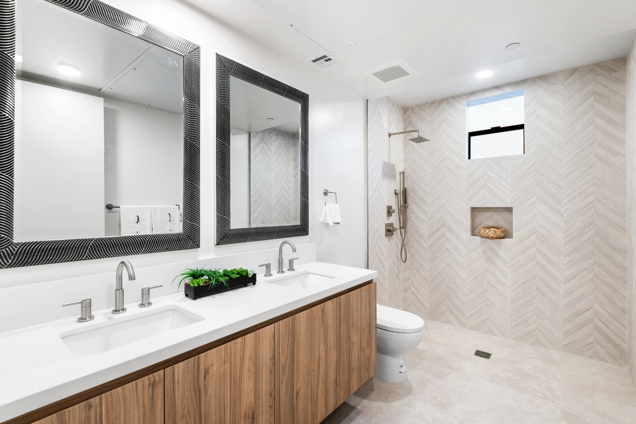Aurelia Terrace, Regal Pl, 90068