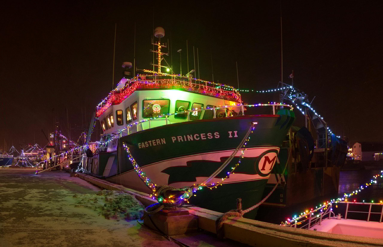 A Holiday Tradition Afloat: The Newport Beach Christmas Boat Parade