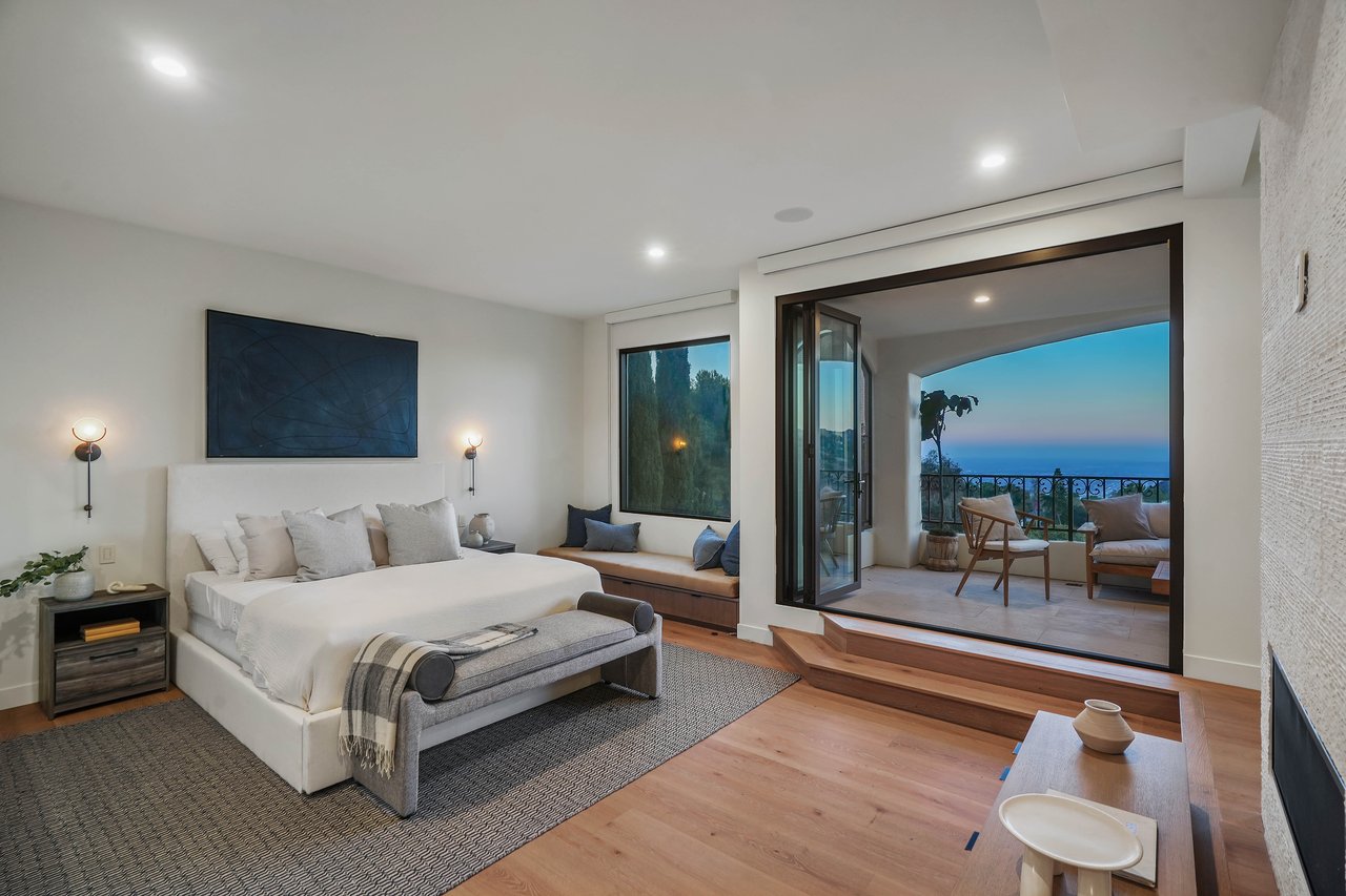 7212 Mulholland Dr, Hollywood Hills
