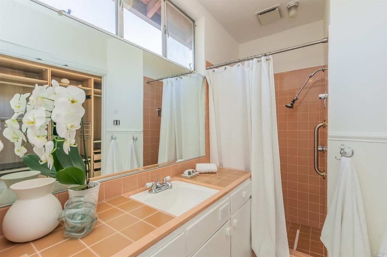 50 Oakwood Ct