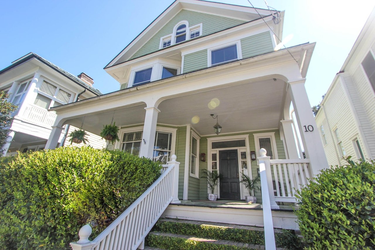 10 Colonial Street