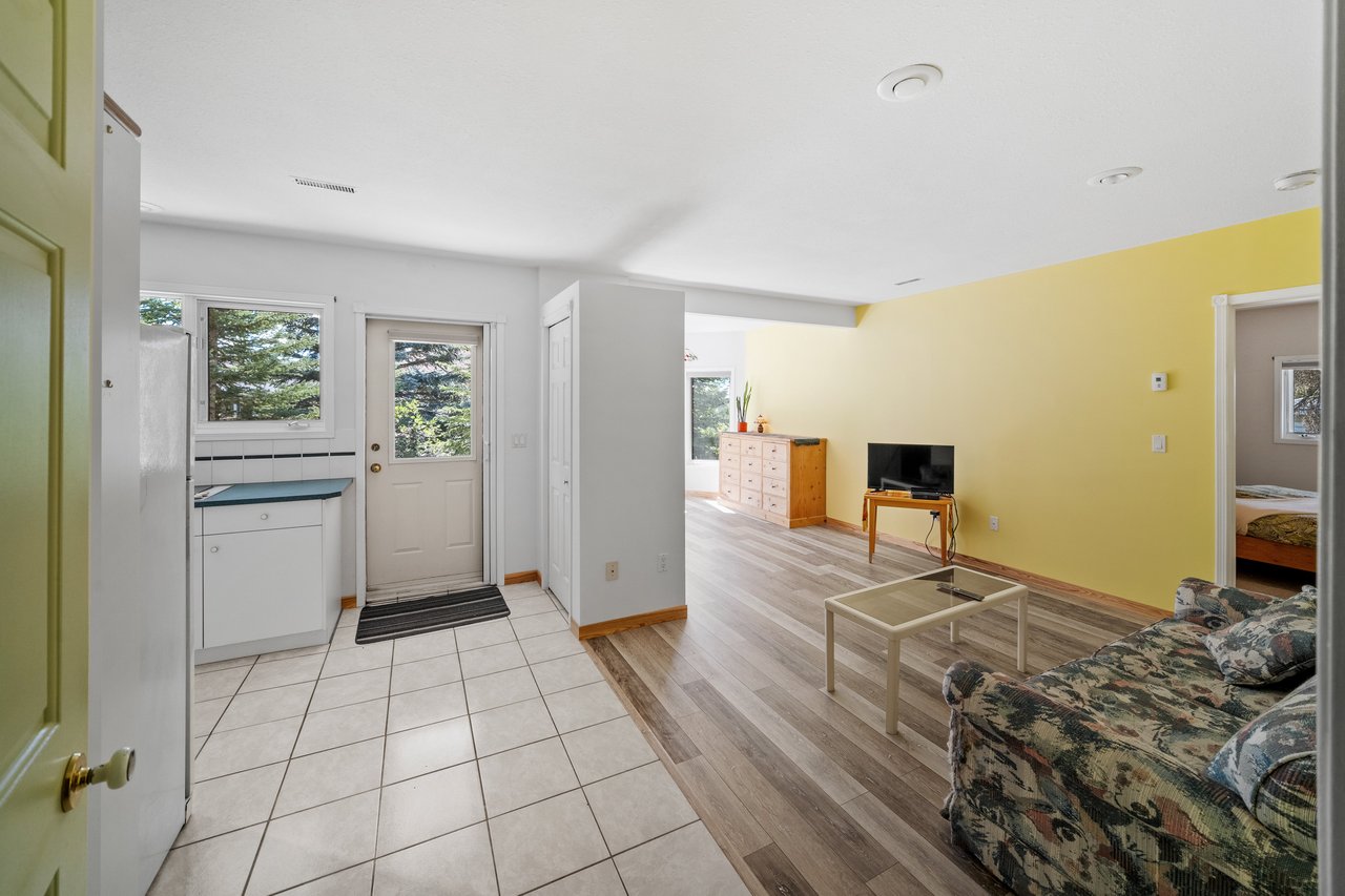 330 Canyon Close