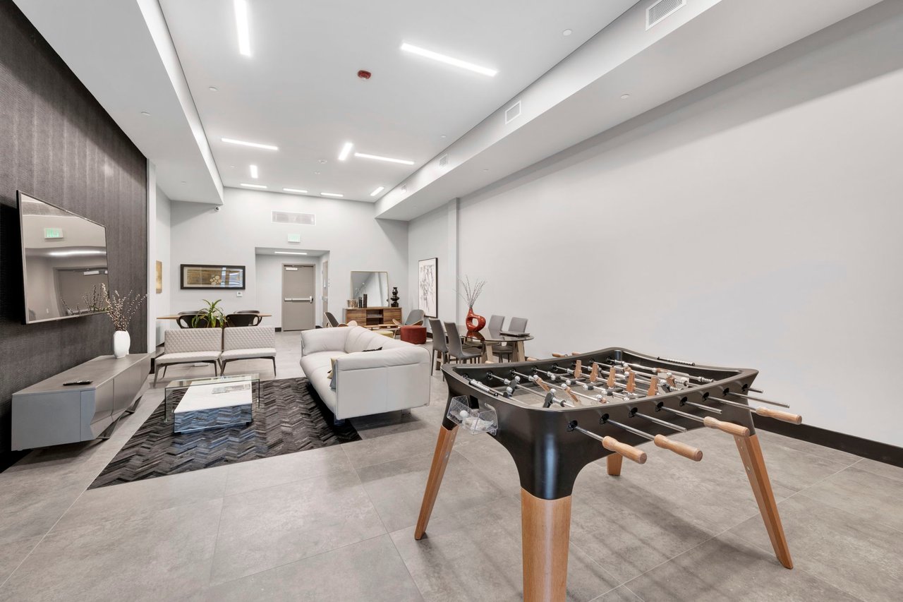 178 S Euclid Ave #301