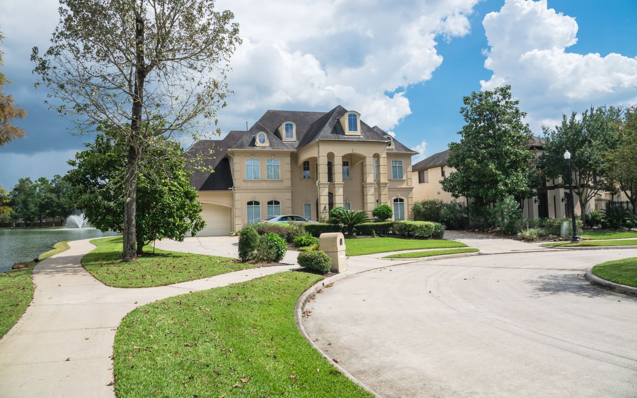 River Oaks
