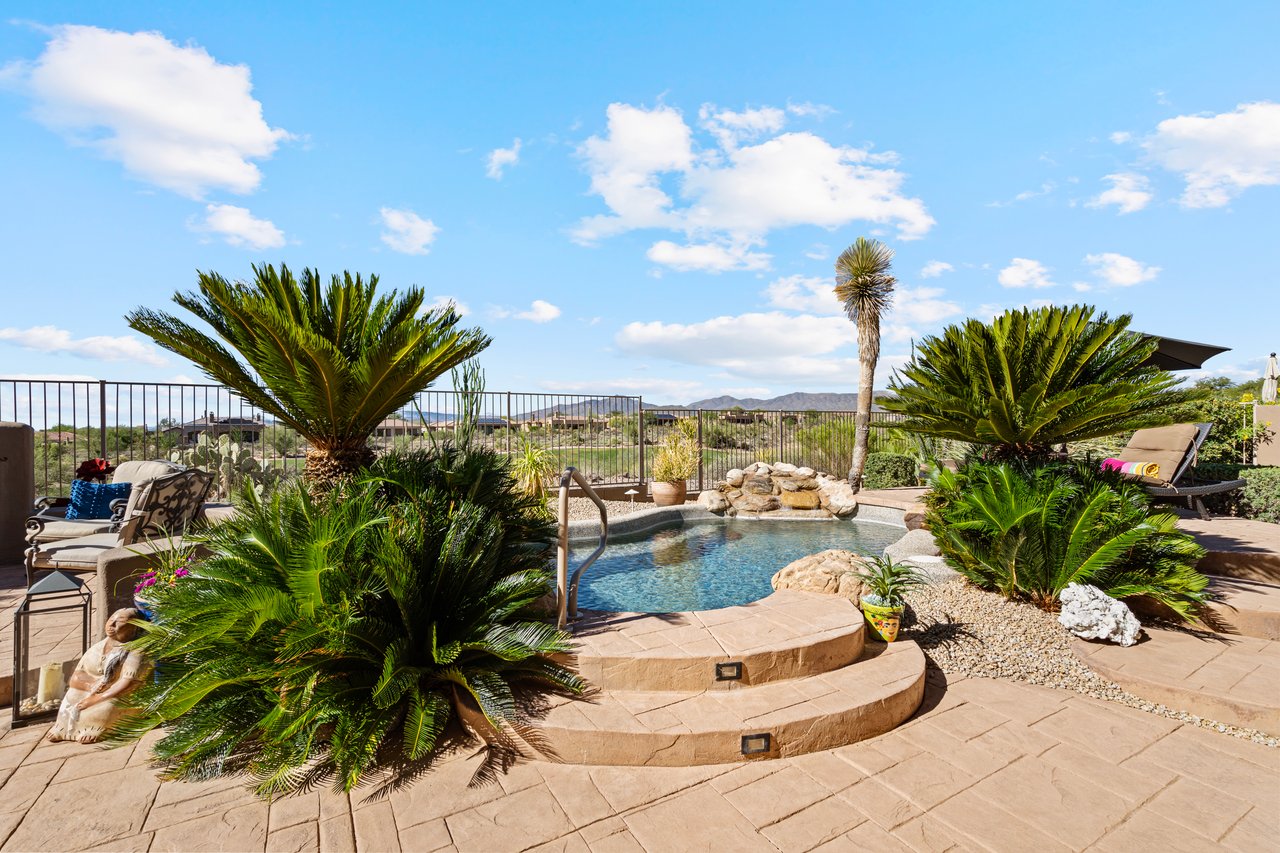 9812 E ROADRUNNER Drive