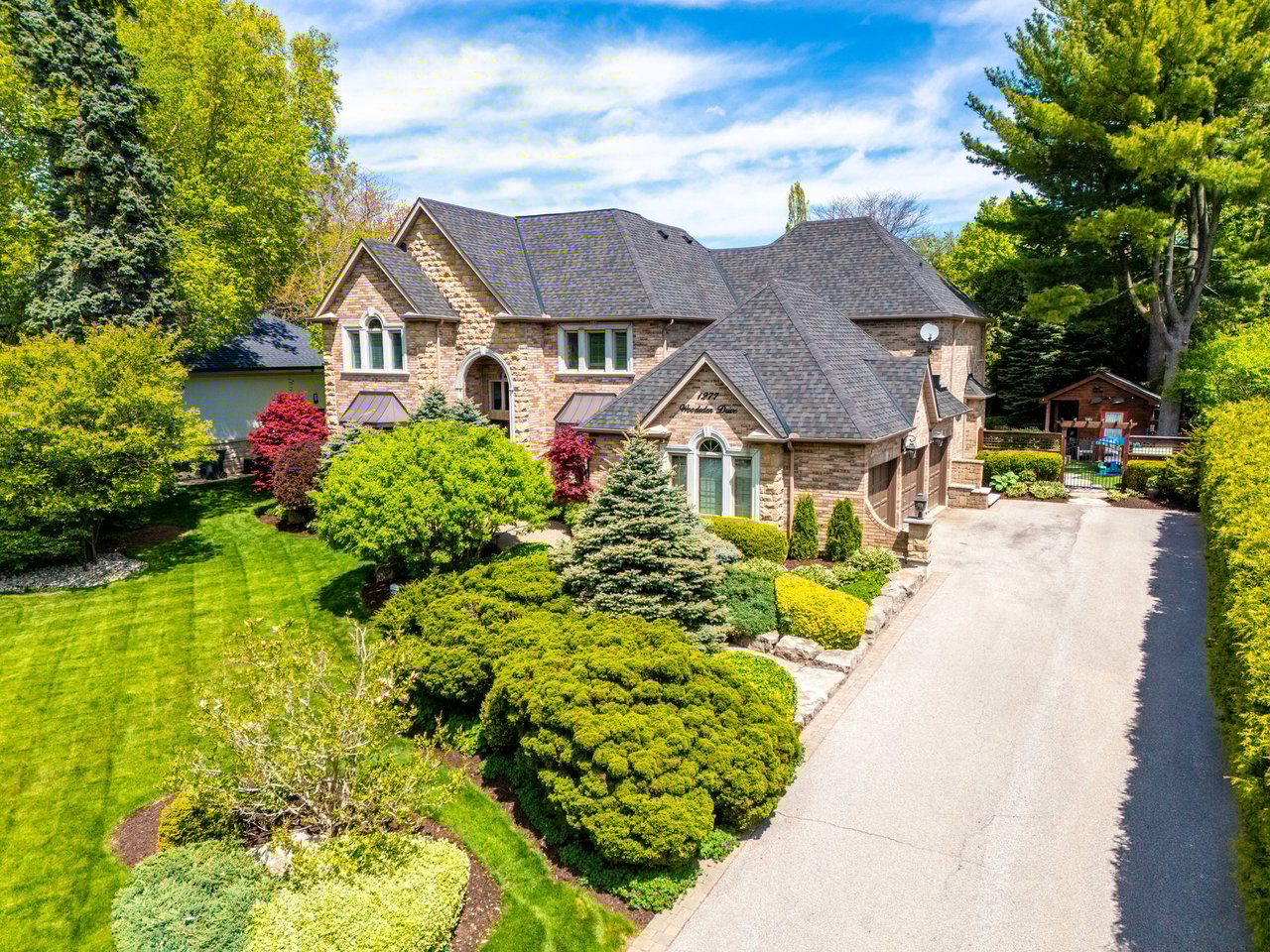 1277 Woodeden Dr