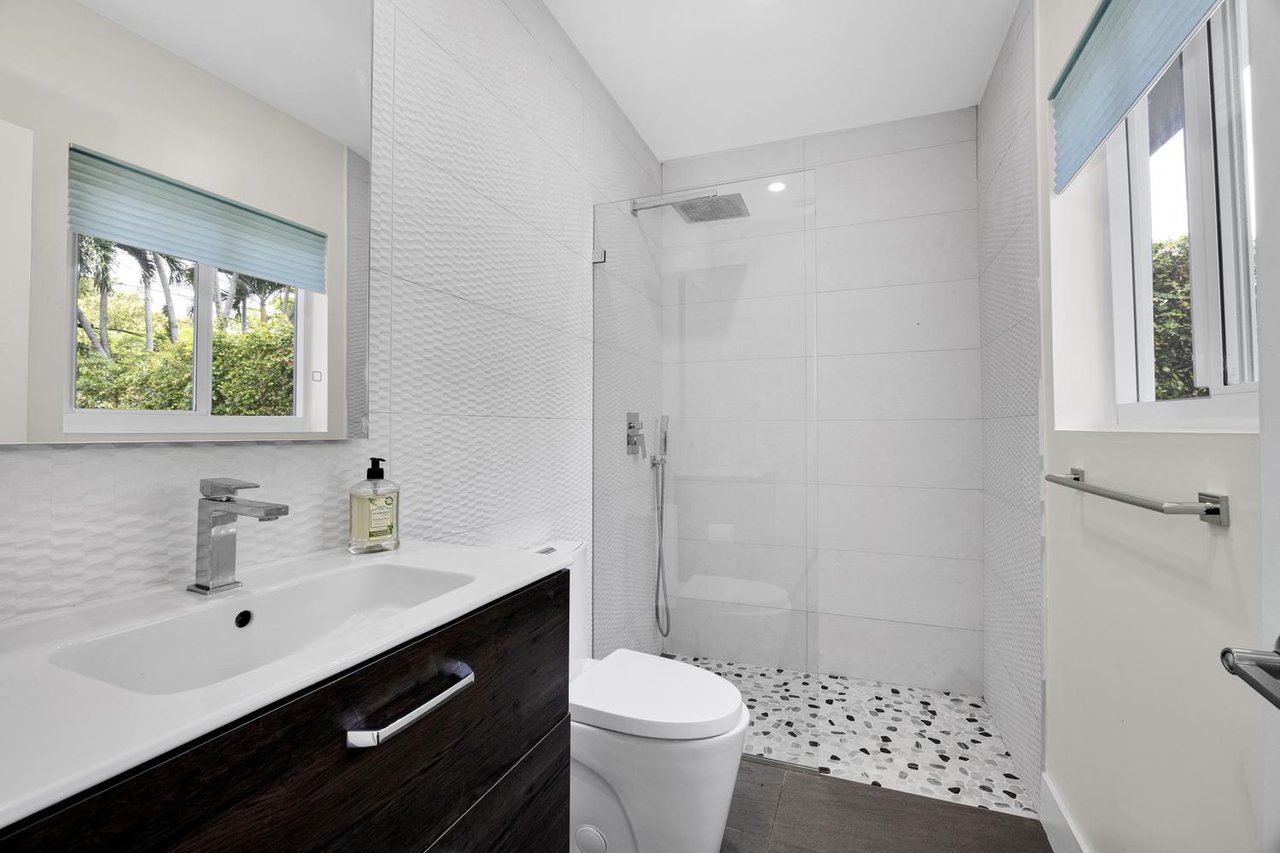 Under Contract in Just 1 Day: 6610 Santona St Sells for $2,200,000