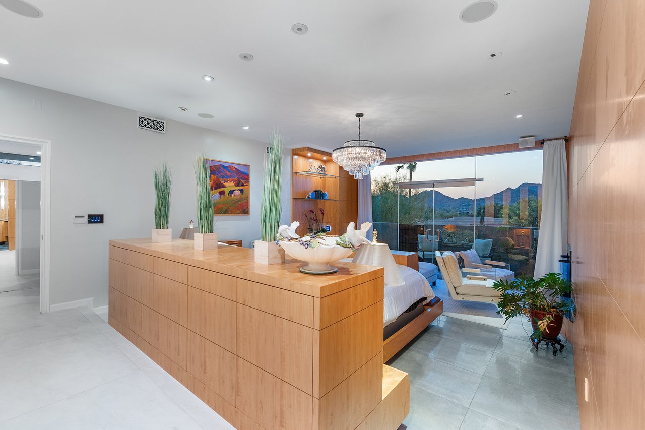 5905 N ECHO CANYON Lane