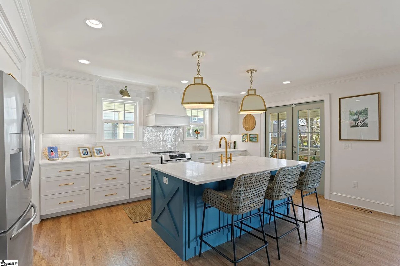 22 N Brookwood Dr