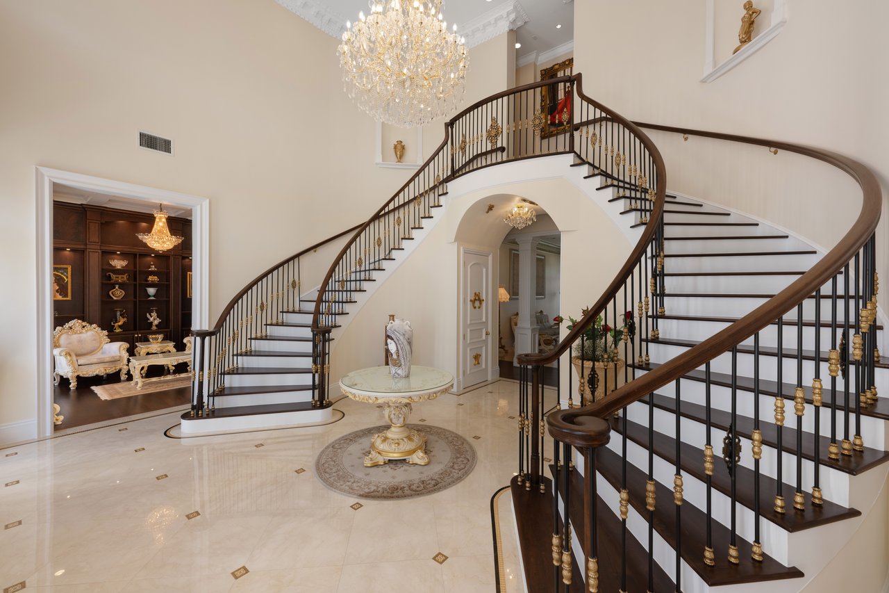 6139 Greatwater Dr