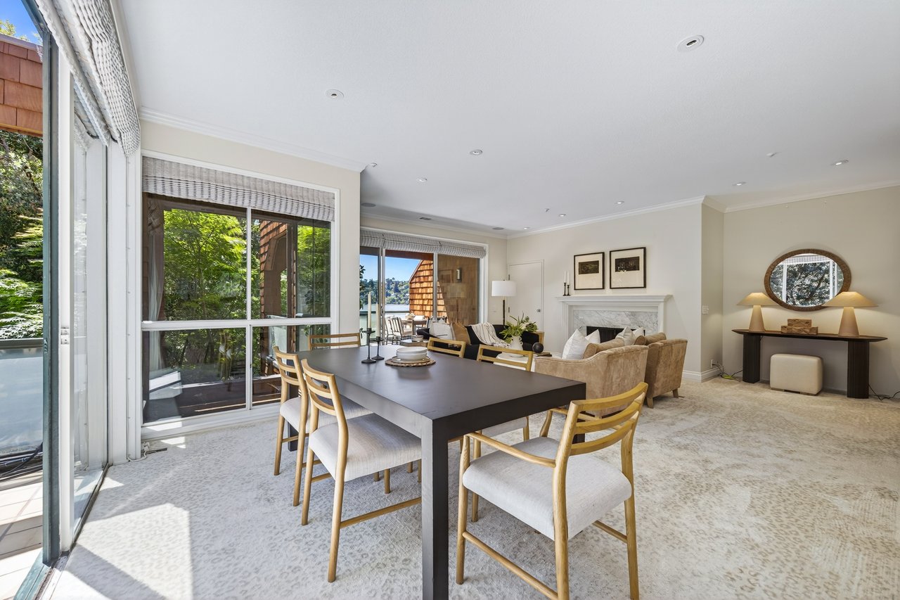 Luxurious End Unit in Point Tiburon