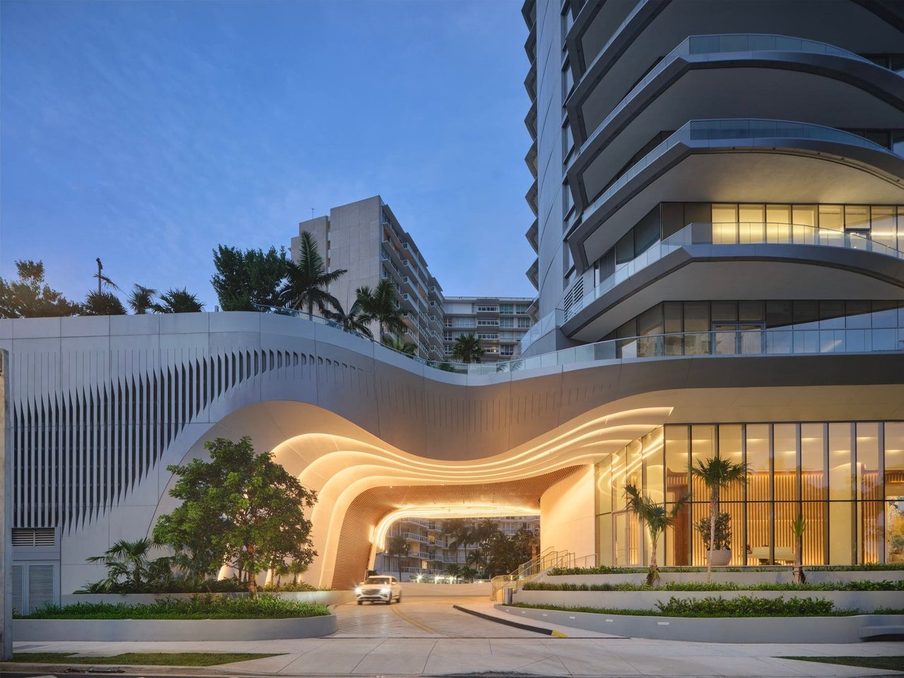 Motor Lobby Entrance at UNA Residences on the Brickell waterfront in Miami, Florida.