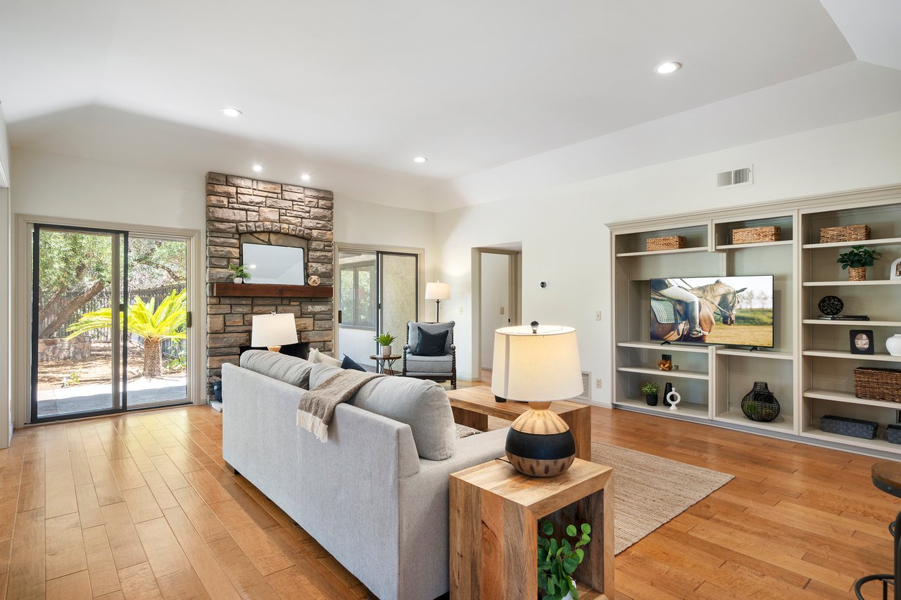 38785 Avenida Bonita
