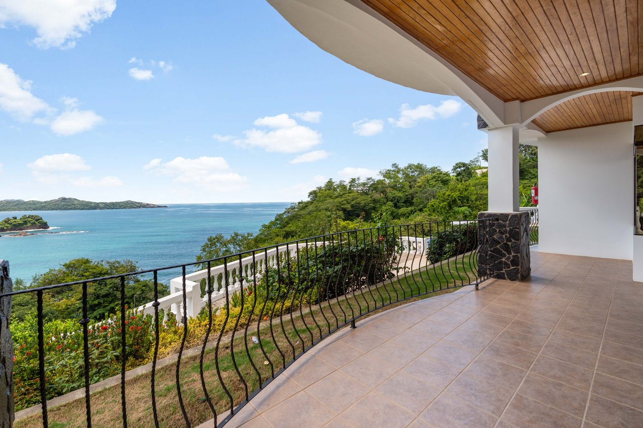 Flamingo Cove #1 | Spacious 2-Bedroom Ocean View Condo.