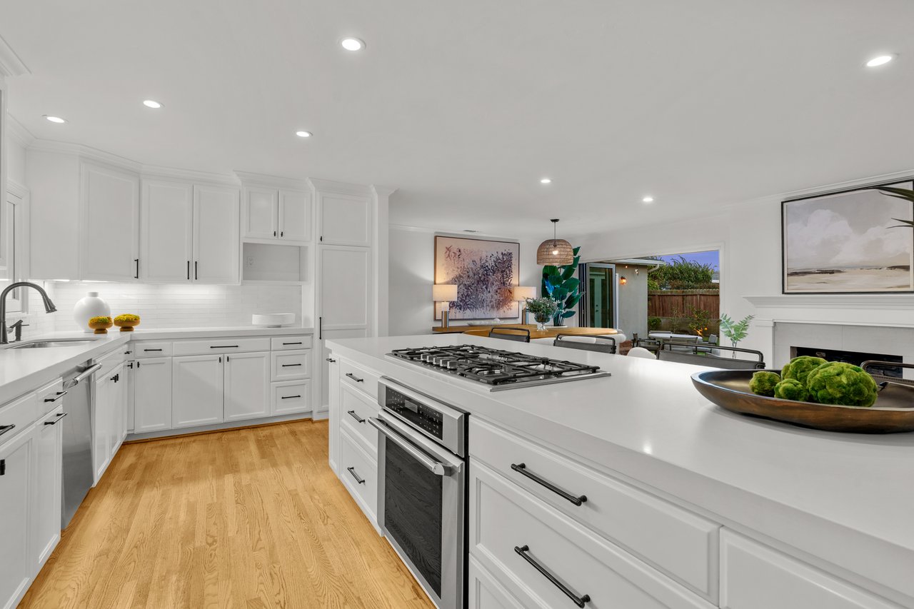 1412 Vivian Lane