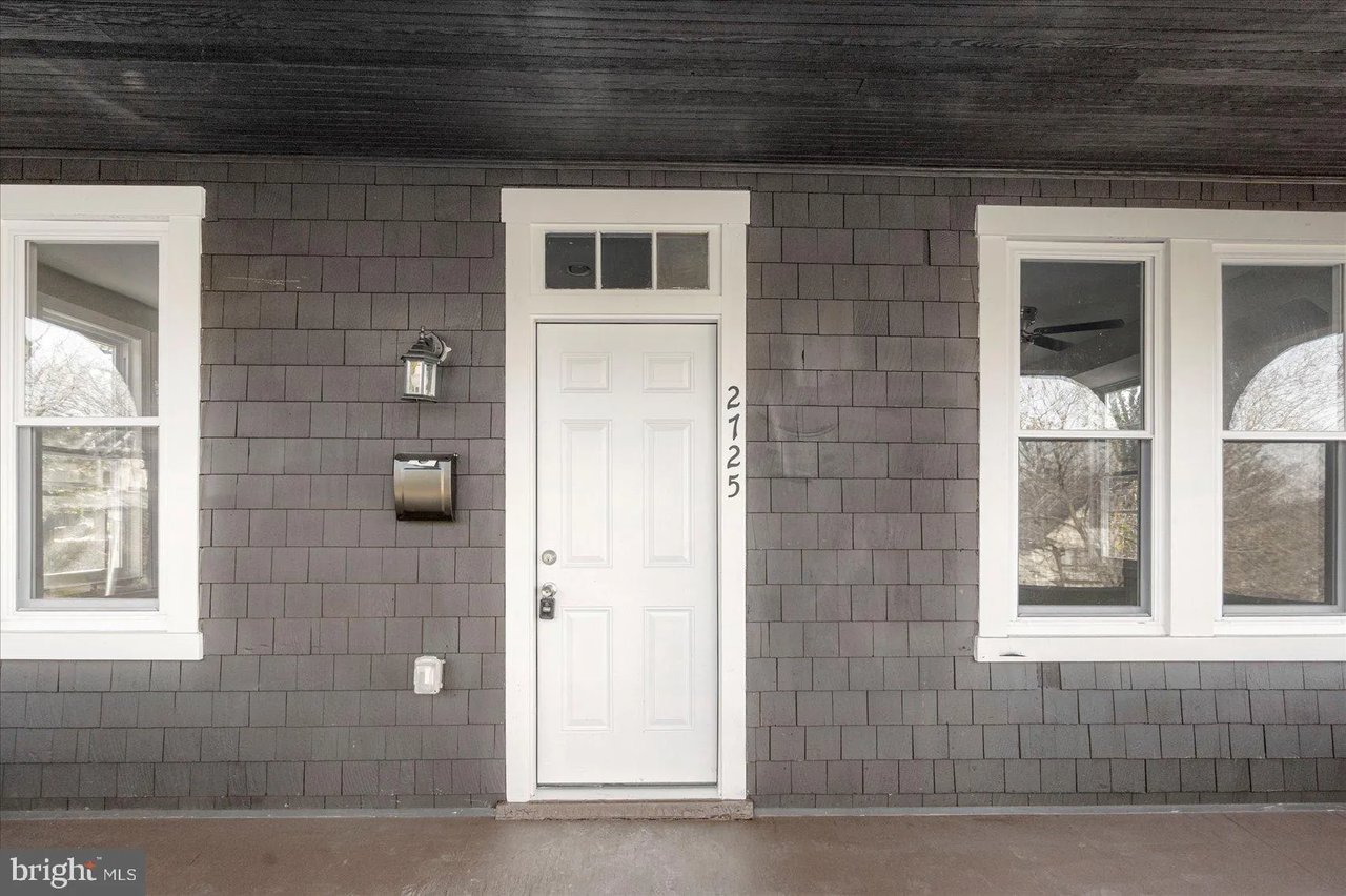 2725 E. Strathmore Ave