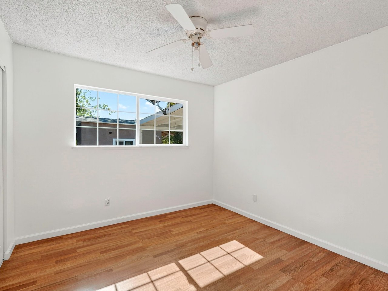 844 Cedarwood Ln