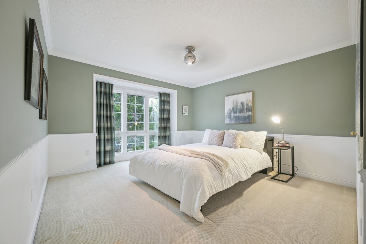 Prestigious Glen Abbey living with a backyard made for summer