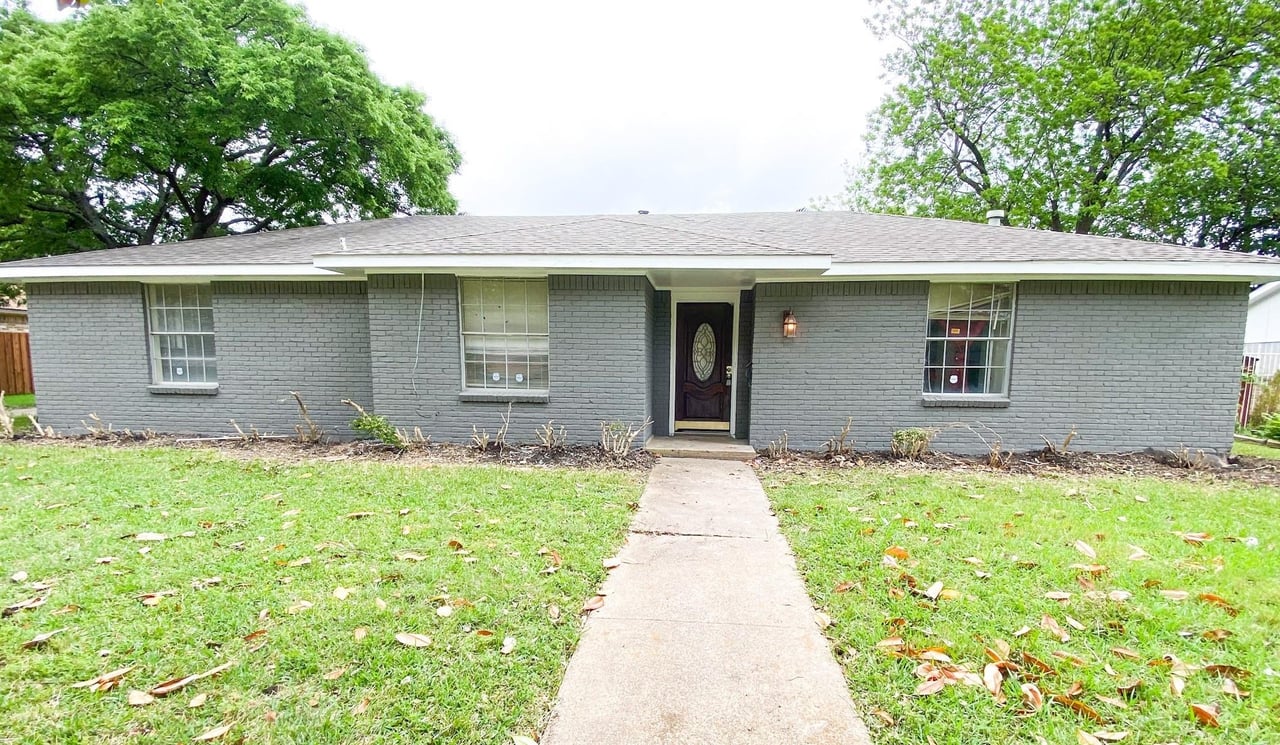 3823 Oak Arbor Dr