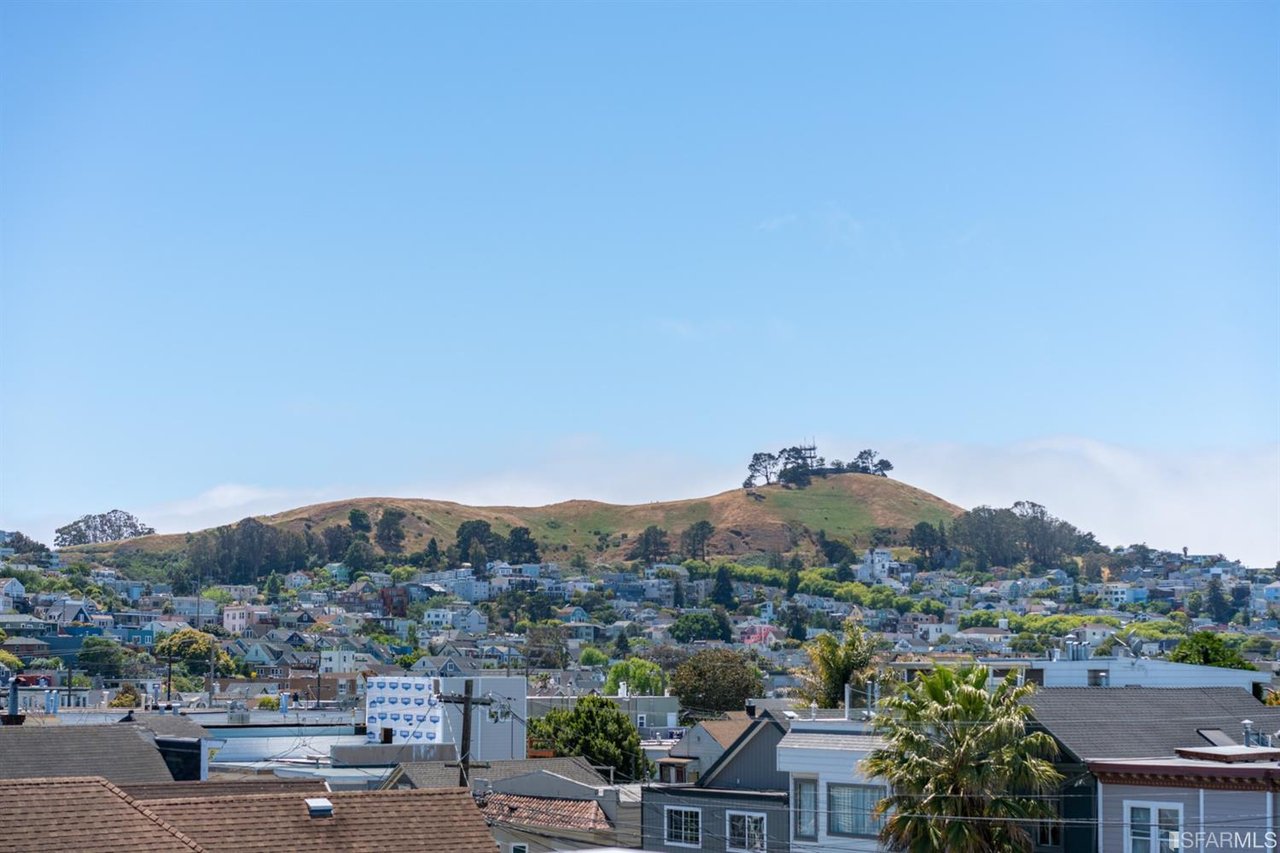 San Francisco neighborhood and hillside views from above