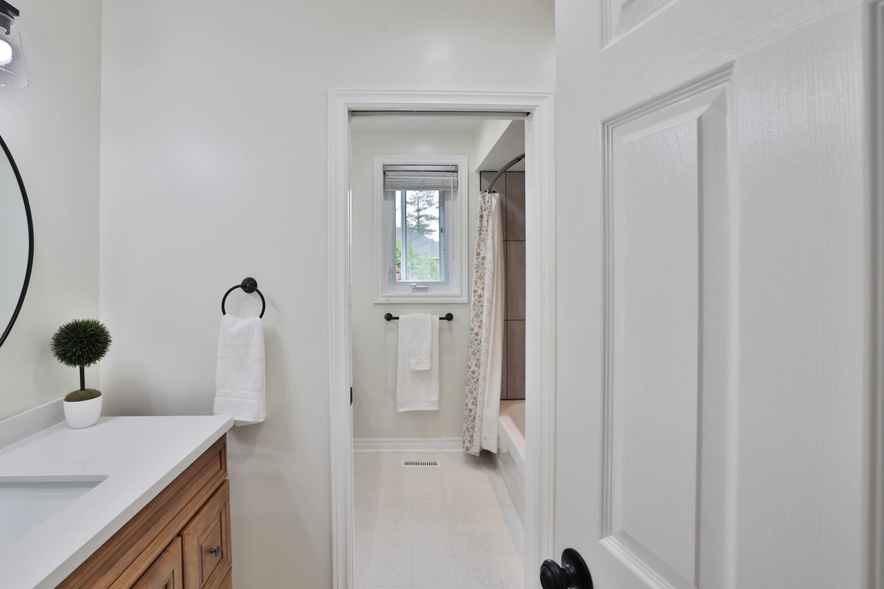 4220 Spruce Avenue, Burlington