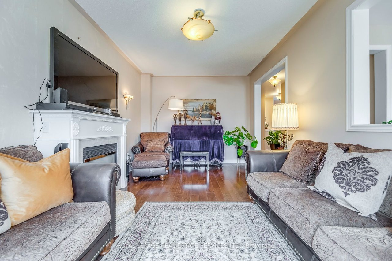 1038 Agram Dr