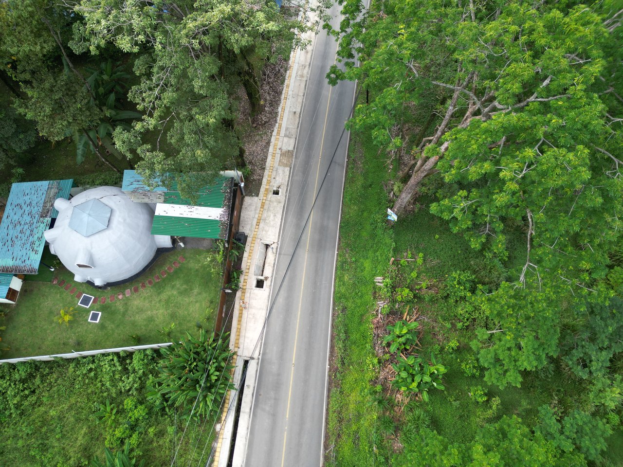 0.07 Acres – Unique 2 Bedroom Dome With Pool Walking Distance To The Beach!!!
