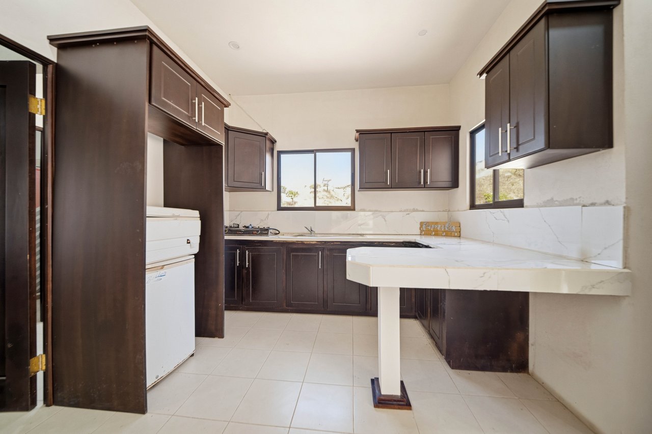Finca Las Ventanas | Expansive Mountain View Estate Near Potrero