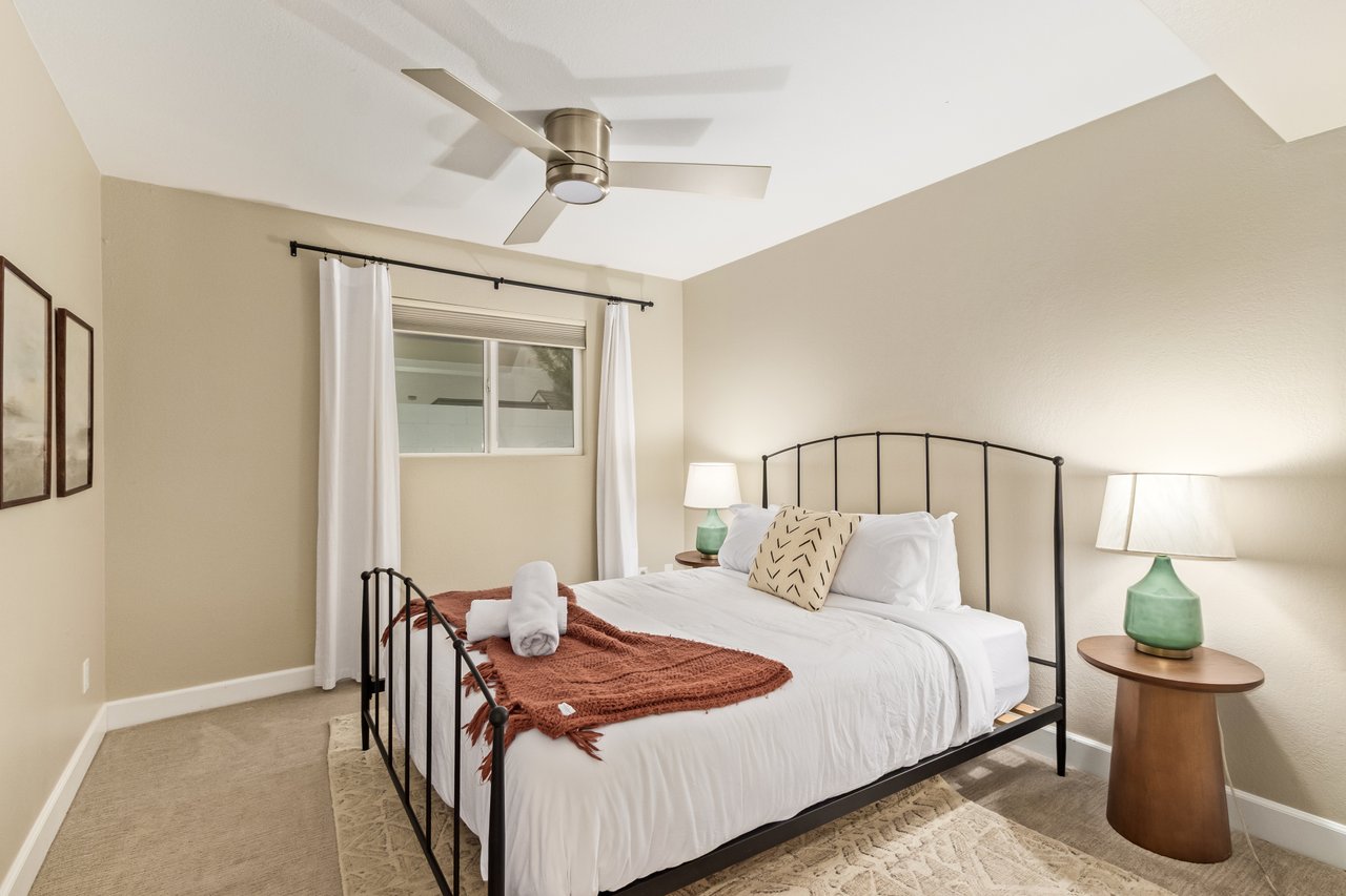 5839 E VOLTAIRE Avenue