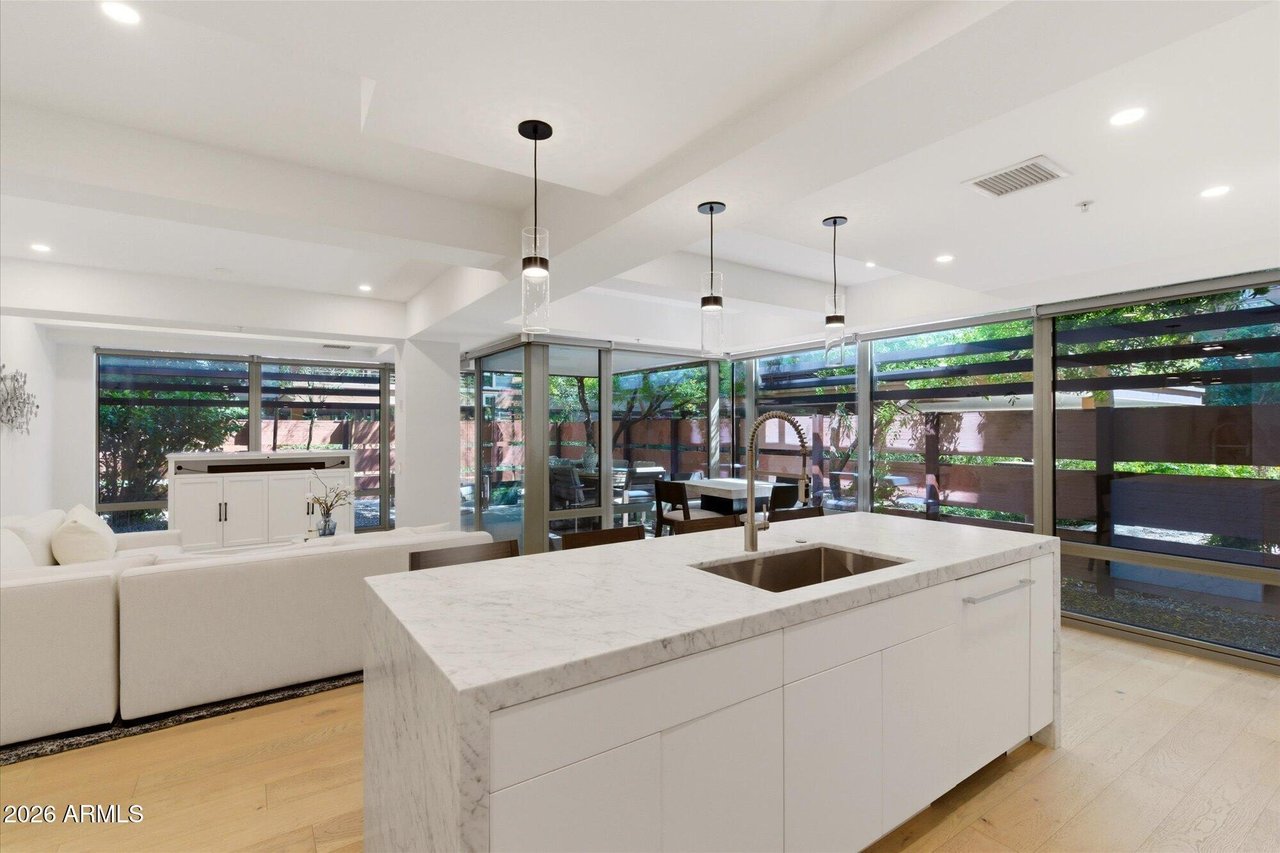 7131 E Rancho Vista Dr, #1001
