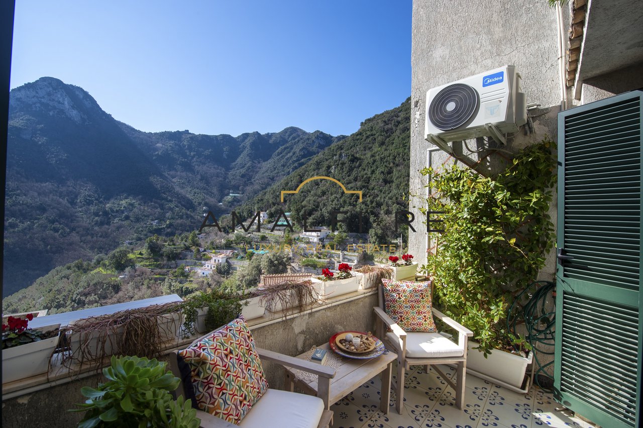 Albori Two-level Apartment in Vietri Sul Mare
