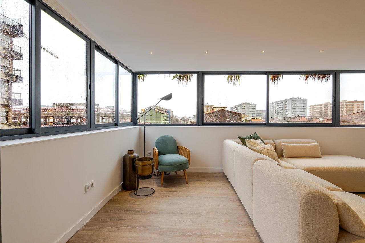 Renovated 3-Bedroom Apartment with 2 Bathrooms and Lift in Bonfim, Porto