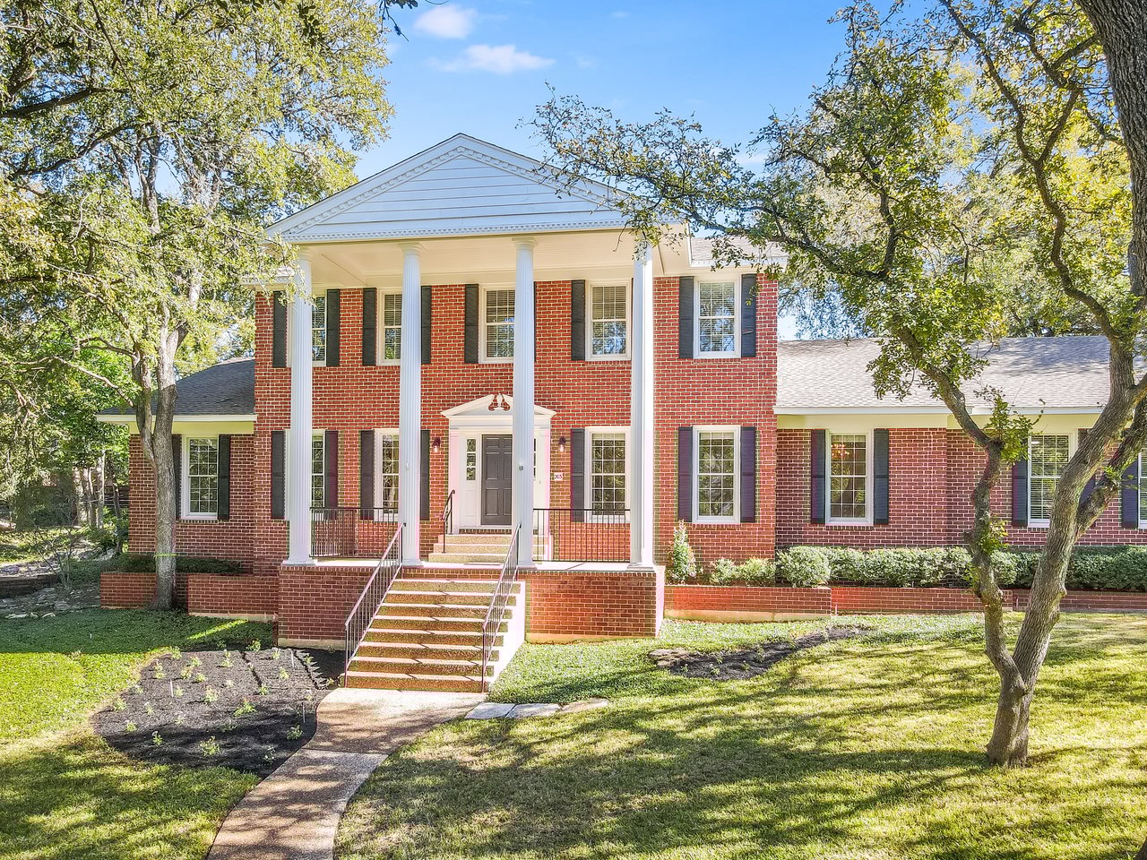 203 Wallis Dr