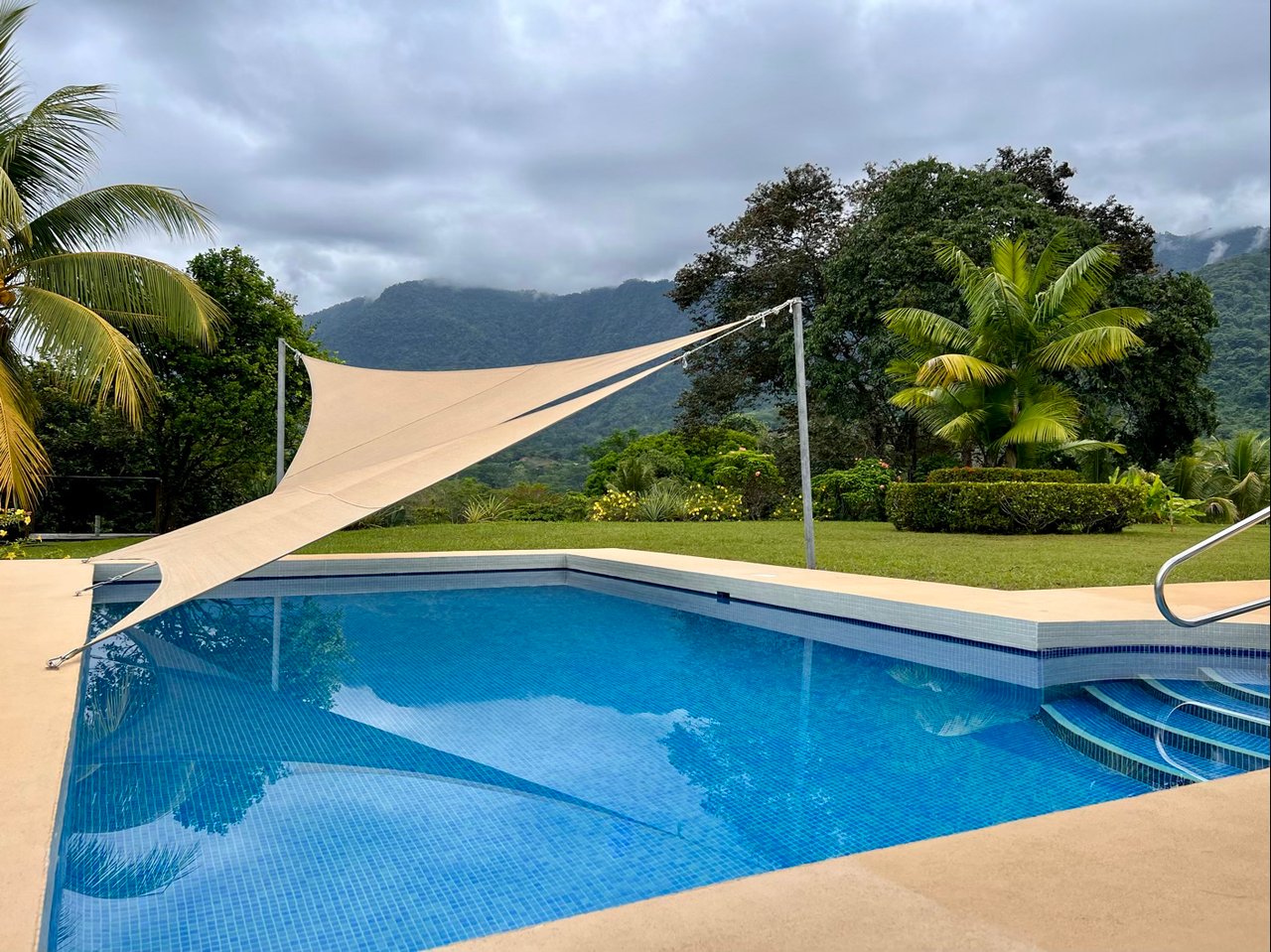 Peaceful 2-Bedroom Home in a Lush Garden in Ojochal