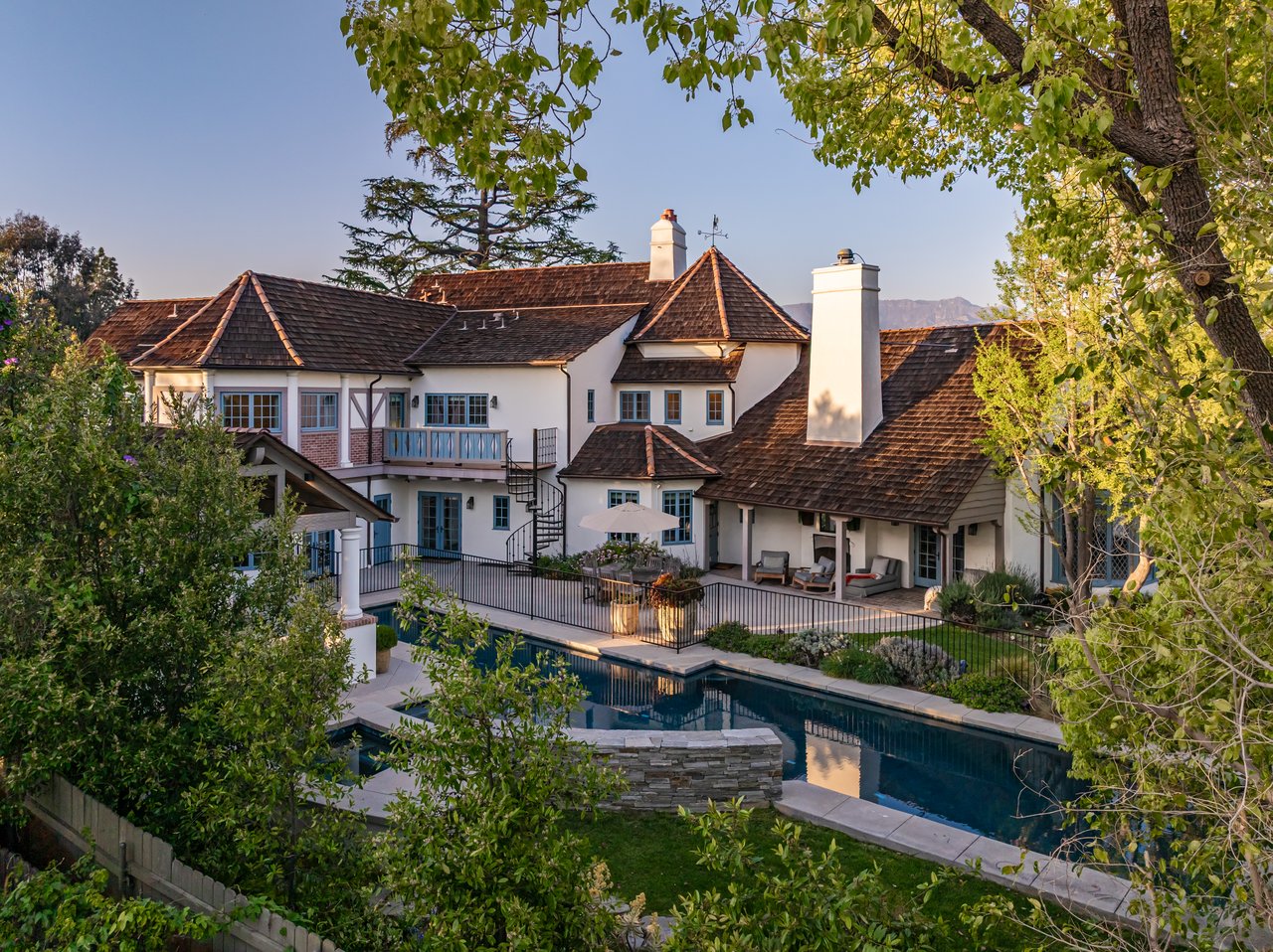 233 Hillside Rd