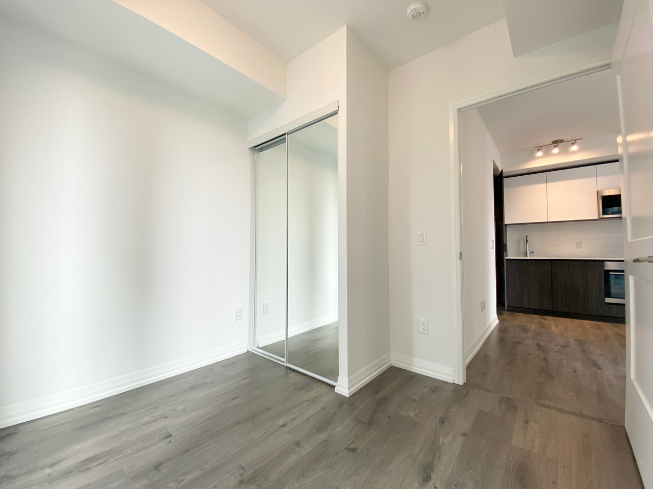 8 Widmer Street 2005