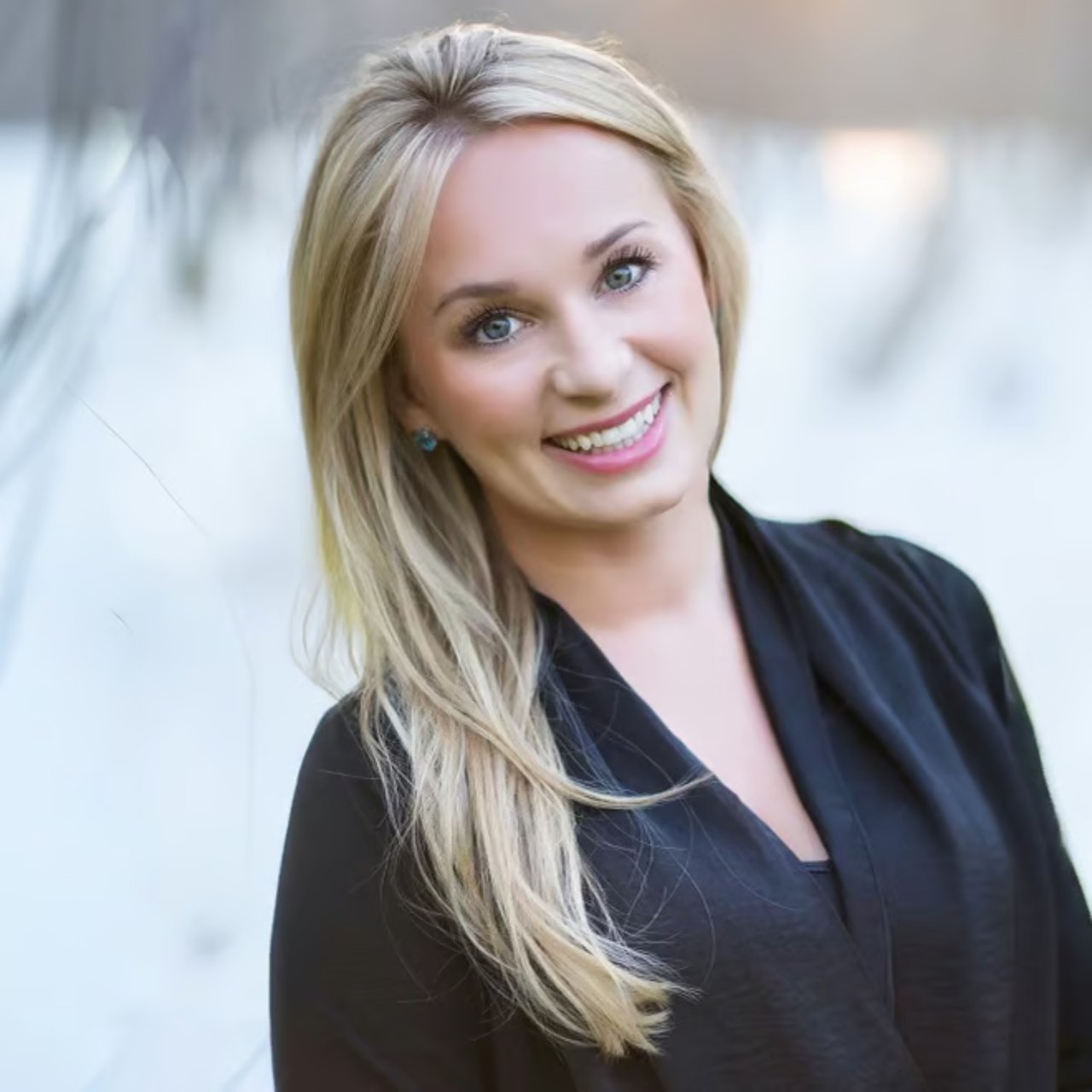 Savanna Wiita Anchorage, AK Real Estate Agent Headshot