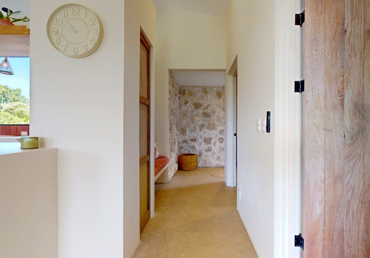 New Modern Ojochal Home with Pool, Office & Mountain Views 24/7 Security
