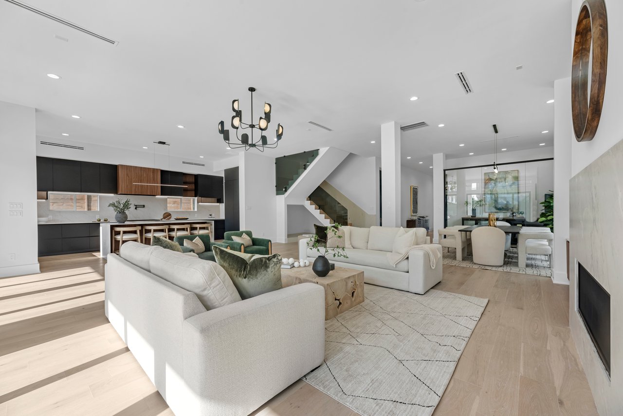 963 West 41st Street