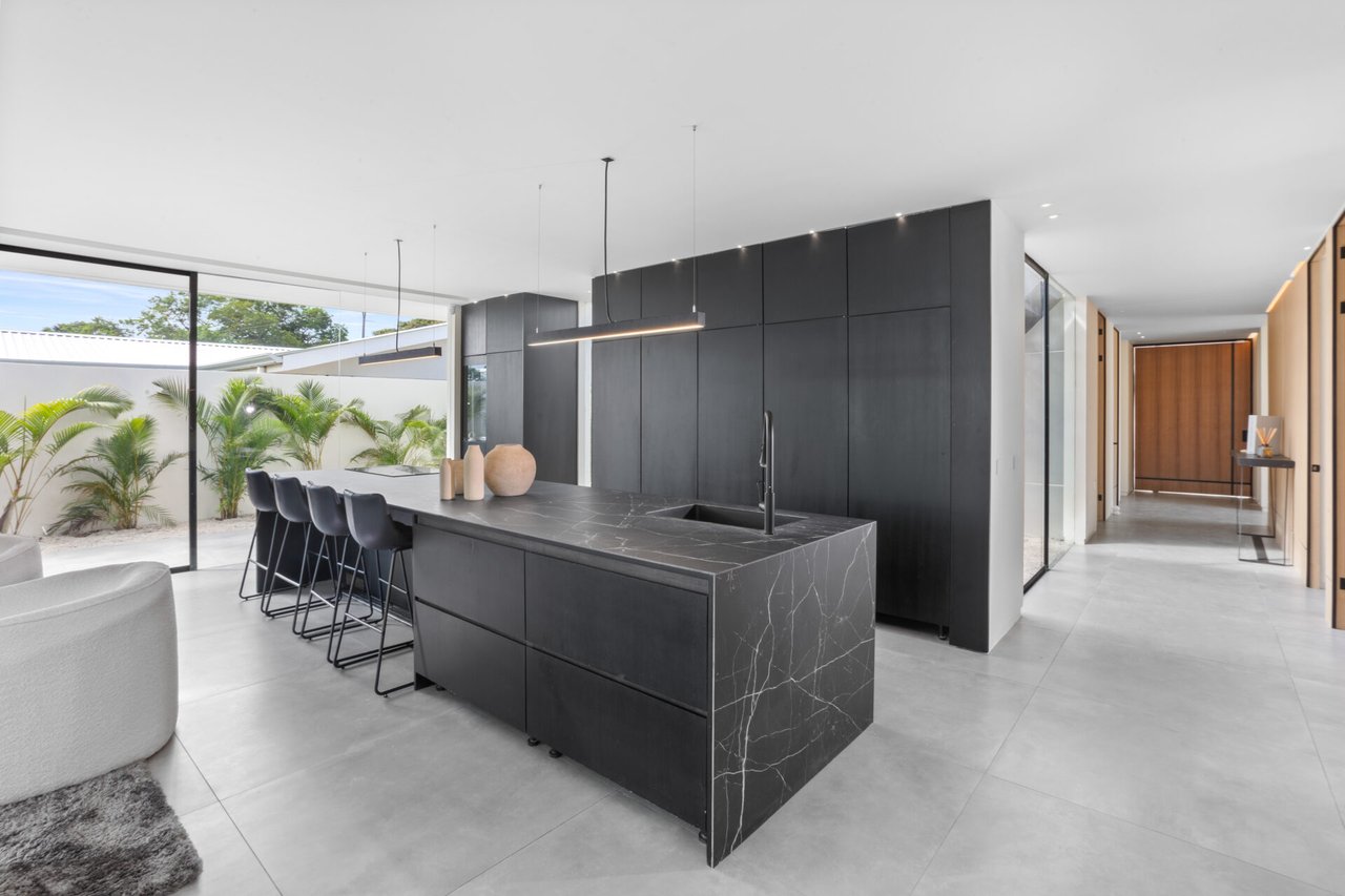 Villa Juba | Contemporary 4-Bedroom Villa with Mono Loco Beach Club Membership in Tamarindo