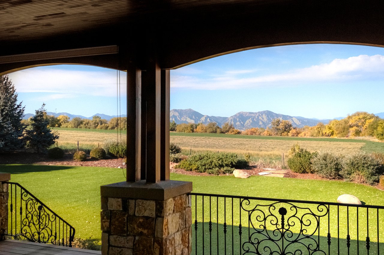 8925 Mountain View Lane