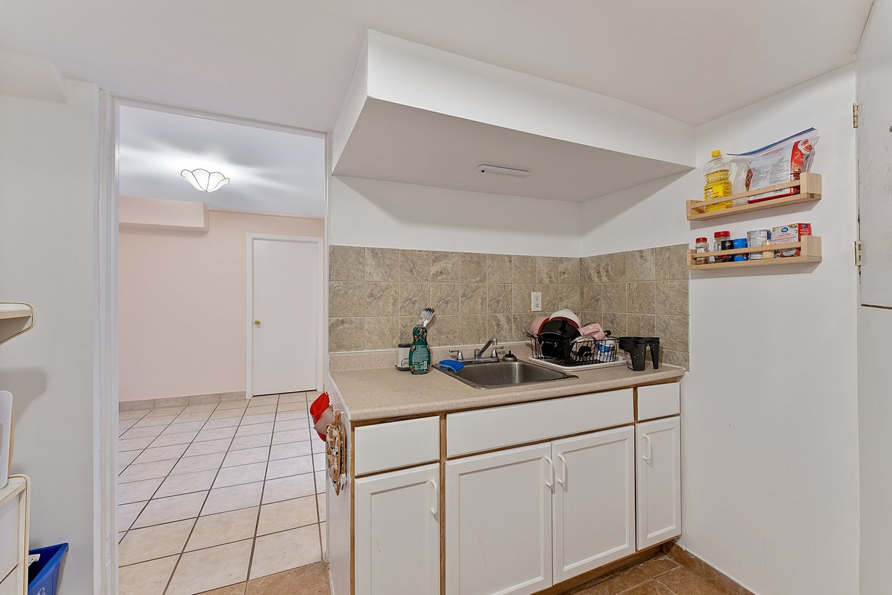 28 Thornway Ave
