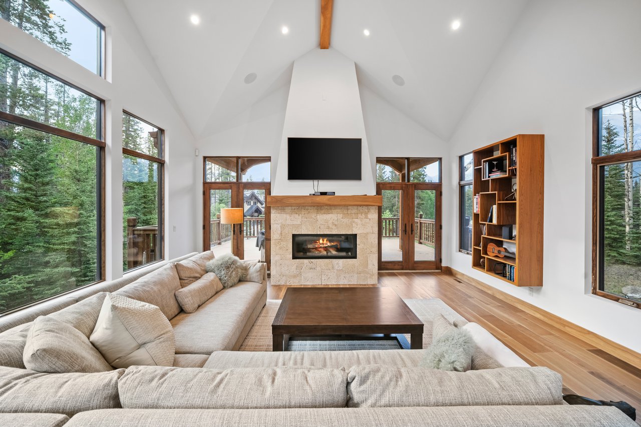 Refined Mountain Living at Cairns Landing