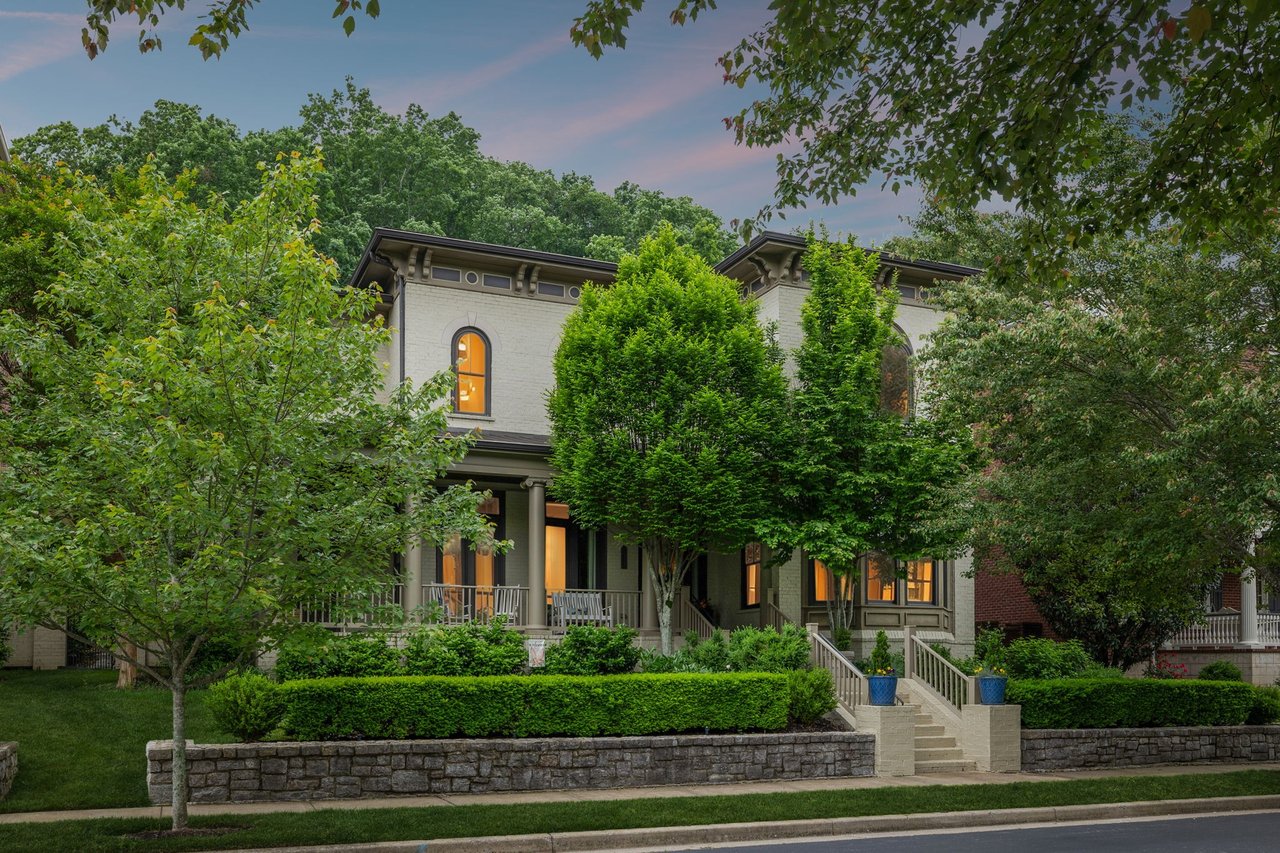 1025 Falling Leaf Cir