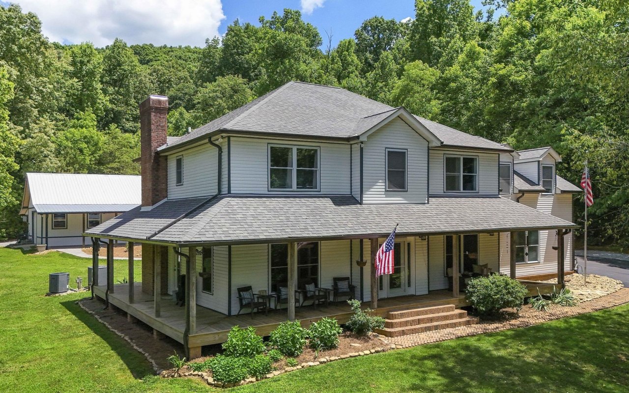 Wallace Luxury Spotlight | 3495 Stockton Valley Road Loudon, TN 37774