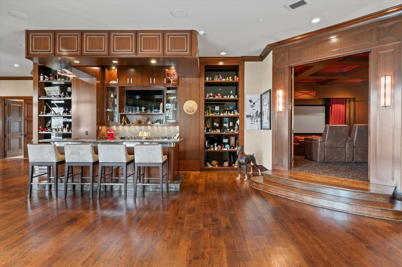 Luxurious W Dove Road